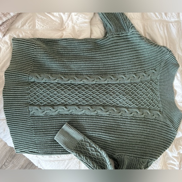 Aerie green cable knit sweater - Picture 8 of 15